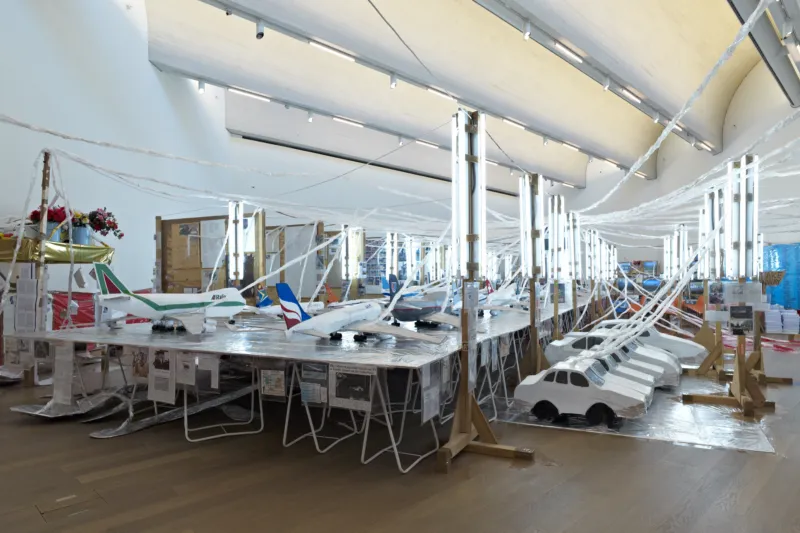 Thomas Hirschhorn Flugplatz Welt
