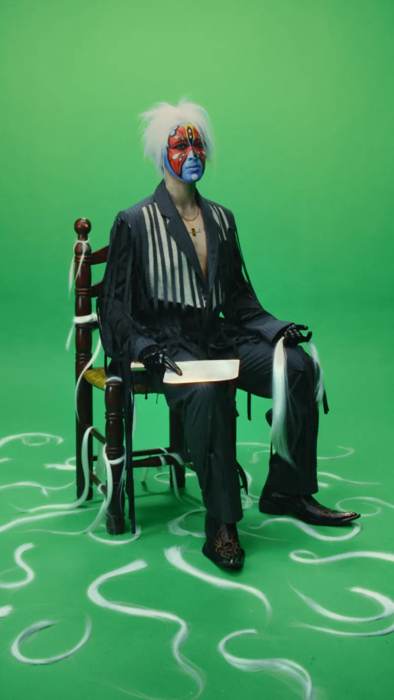 Sin Wai Kin, ‘Change’, 2023. Vidéo 4K, couleur, silencieux. 10 min 1 sec. Collection Mudam Luxembourg. Donation 2023 – Baloise © Photogramme : Courtesy de l’artiste et de Soft Opening, Londres