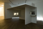 Bojan Šarčević, "Only after Dark / Untitled (film 5)", 2007. Film 16 mm, couleur, son. Pavillon 320 x 550 x 400 cm. Collection Mudam Luxembourg. Donation 2008 – KBL European Private Bankers. Vue l’exposition "Go East II – Mudam Collection supported by KBL European Private Bankers", 10.10.2009 - 03.01.2010, Mudam Luxembourg © Photo : Andrés Lejona | Mudam Luxembourg