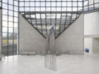 Fiona Banner, ‘Nude Wing’, 2011. Collection Mudam Luxembourg. Donation 2023 – Gaby and Wilhelm Schürmann avec le soutien des membres du Cercle des collectionneurs du Mudam Luxembourg.