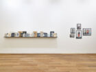 Eva Kot’átková, "Controlled Memory Loss", 2009 et 2011 (détail). Ensemble de 5 photographies couleur, 15 maquettes, et 24 dessins et collages. Collection Mudam Luxembourg. Acquisition 2011. Vue de la présentation "Les 25 ans de la Collection Mudam", Mudam Luxembourg, 21.11.2020 – 02.01.2023 © Photo : Rémi Villaggi | Mudam Luxembourg