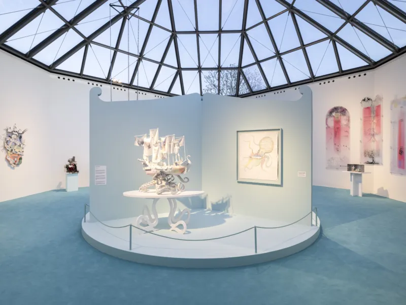 Exhibition view, ‘Simon Fujiwara: A Whole New World’, Mudam Luxembourg. Courtesy of the artist; Gió Marconi, Milano; TARO NASU, Tokyo; Dvir Gallery Paris, Tel Aviv, Brussels and Esther Schipper Berlin/Paris/Seoul. Photo: Andrea Rossetti © Mudam Luxembourg