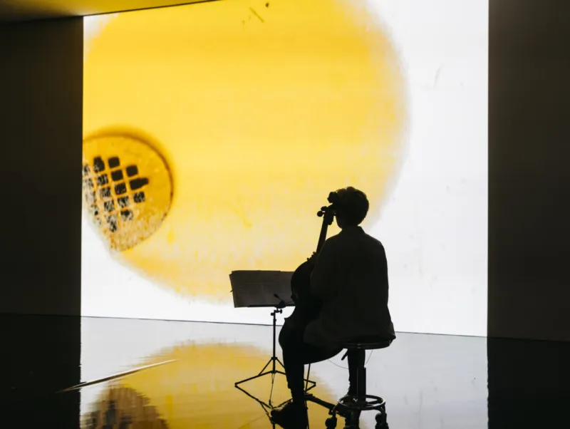 Performance ‘Billy Bultheel & James Richards. Workers in Song’, 29.03 – 09.06.2024 Mudam Luxembourg © Photo : Mareike Tocha | Mudam Luxembourg
