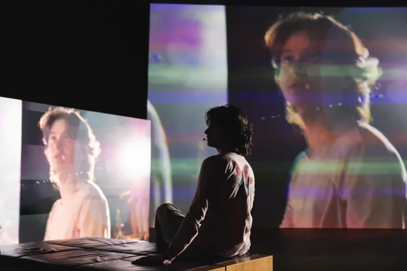 Ivan Cheng, ‘The Fountain’, 07.03 – 08.03.2026, Mudam Luxembourg – Musée d’Art Moderne Grand-Duc Jean
Performance: Lev Babych, Ivan Cheng, Jeanna Serikbayeva
Costumes: Good & Bad
Photo: Eike Walkenhorst © Mudam Luxembourg