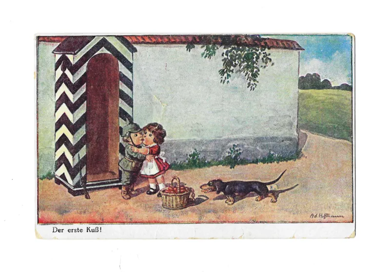 Der erste Kuß! / The first kiss!, posctard sent as field post, 14 x 9 cm, 1916. From the postcard collection of artist Julia Schäfer.