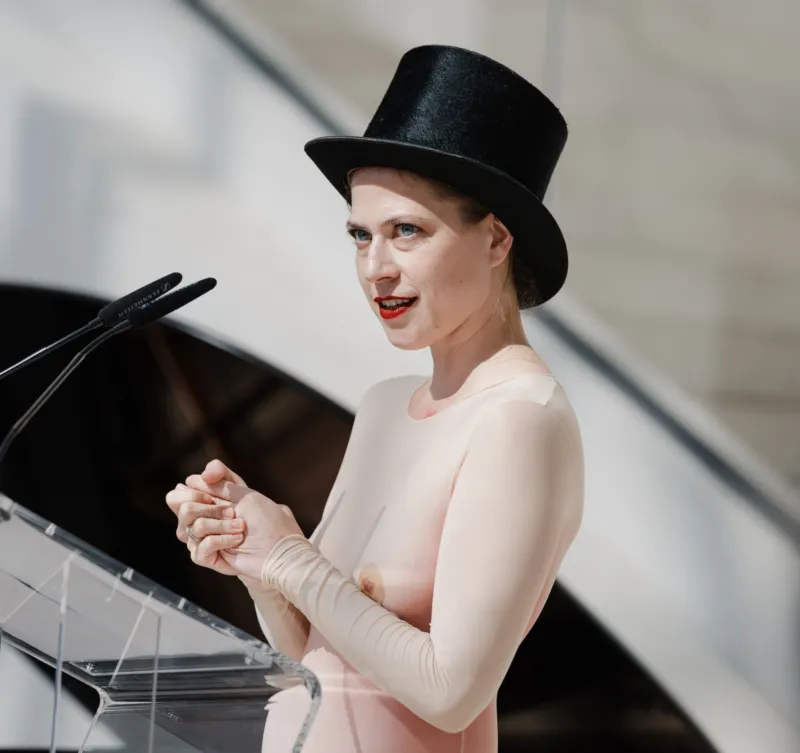 Actress Marie Jung performs a text by artist Sophie Jung in the sisters’ first collaboration, presented as part of Mudam’s 20th anniversary celebration on 30 June 2026.