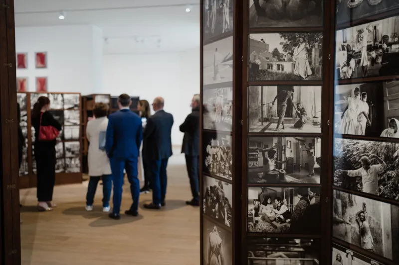 Vue de l'exposition "Dayanita Singh. Dancing with my Camera", Mudam Luxembourg 12.05 – 10.09.2023 © Photo : Marion Dessard | Mudam Luxembourg
