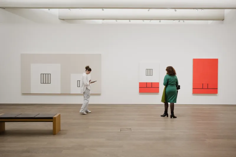 Vue de l'exposition "Peter Halley Conduits: Paintings from the 1980s", Mudam Luxembourg 31.03 – 15.10.2023 © Photo : Marion Dessard | Mudam Luxembourg