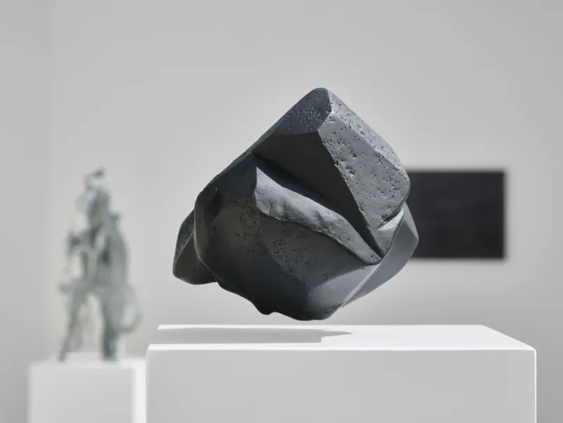 Agnieszka Kurant, ‘Air Right 7’, 2021. Powdered stone, foam, wood, electromagnets, acrylic paint, custom pedestal. Fabrication: Krzysztof Smaga. Courtesy of the artist. View of the exhibition ‘Agnieszka Kurant: Risk Landscape’, Mudam Luxembourg © Photo: Mareike Tocha | Mudam Luxembourg
