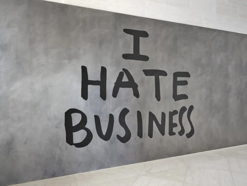 Jessica Diamond, ‘I Hate Business’, 1989. Collection Mudam Luxembourg. Donation 2023 – Gaby et Wilhelm Schürmann. View of the exhibition ‘Radio Luxembourg: Echoes across borders’, Mudam Luxembourg. Photo: Mareike Tocha © Mudam Luxembourg