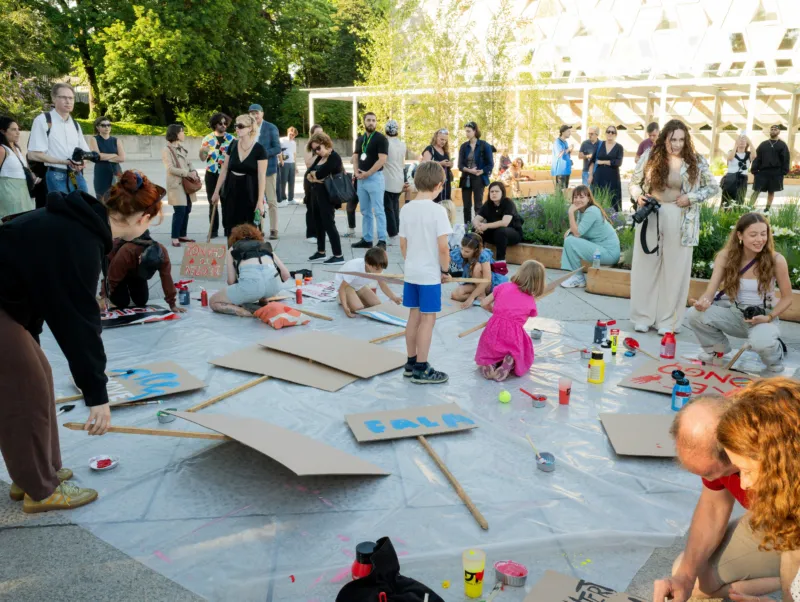 ‘Lemi Ponifasio/Elisabeth Schilling: The Manifestation’ performance view. Photo: Inês Rebelo de Andrade © Mudam Luxembourg, Théâtres de la Ville de Luxembourg, Philharmonie