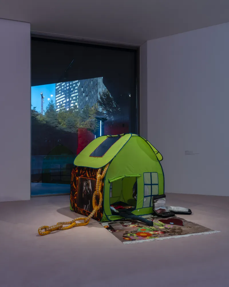 Vue de l’exposition "After Laughter Comes Tears", Mudam Luxembourg 13.10.2023 — 07.01.2024  © Photo : Fabrizio Vatieri | Mudam Luxembourg