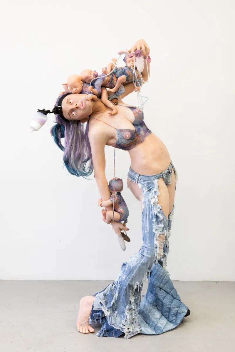 Cajsa Von Zeipel, "Mommy Crane", 2022. Installation. Courtesy of the artist & Andréhn-Schiptjenko, Paris / Stockholm. © Photo : Ken Castaneda