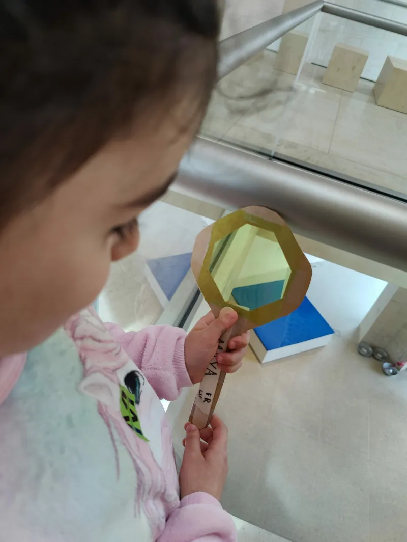 A child taking part in a workshop at Mudam.
