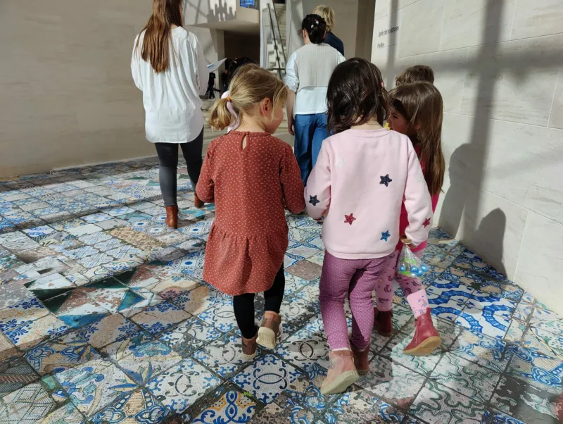 Kids taking part in a workshop at Mudam.