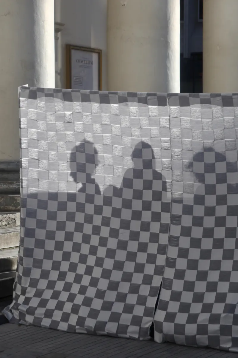 Hana Miletić, "Precarious Pavilion", 2018. Vue de l’installation au New Local, Place de la Monnaie, Bruxelles, 10–13 octobre 2018 © Photo : Stine Sampers