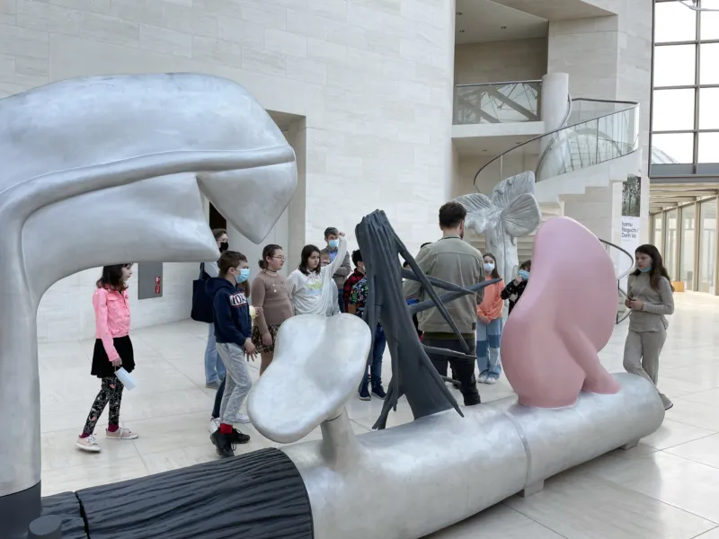 Une visite enfants au Mudam.