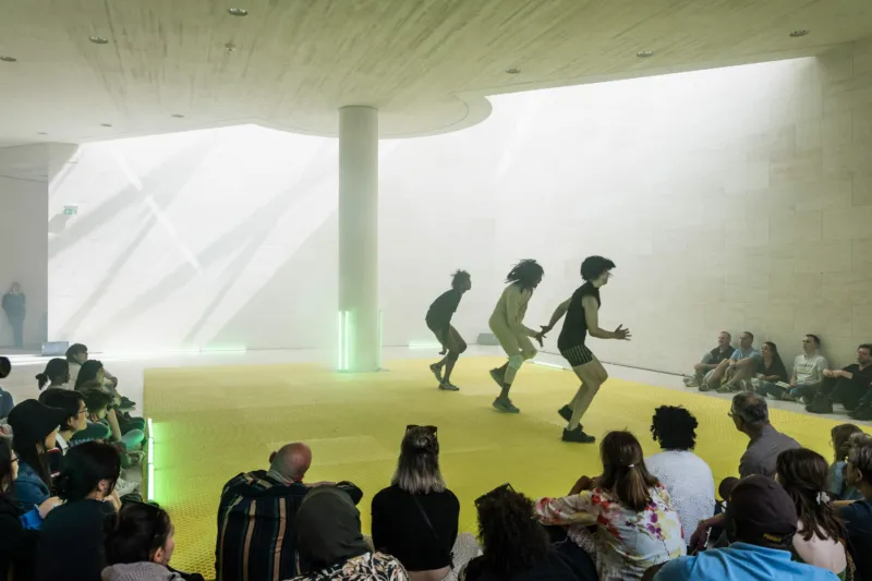 Performance Ligia Lewis ‘deader than dead’, 20 + 21.05.2023 Mudam Luxembourg © Photo : Fabrizio Vatieri | Mudam Luxembourg