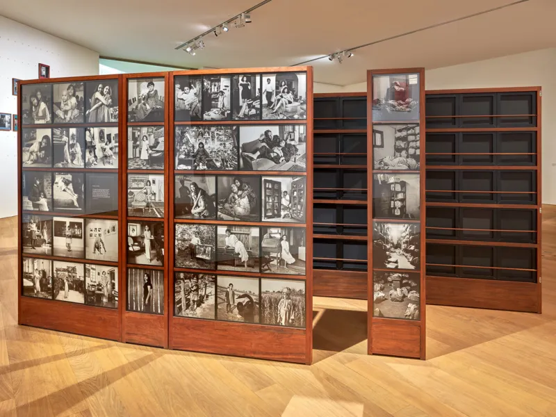 Vue de l'exposition "Dayanita Singh. Dancing with my Camera", 12.05 – 10.09.2023 Mudam Luxembourg © Photo : Studio Rémi Villaggi | Mudam Luxembourg