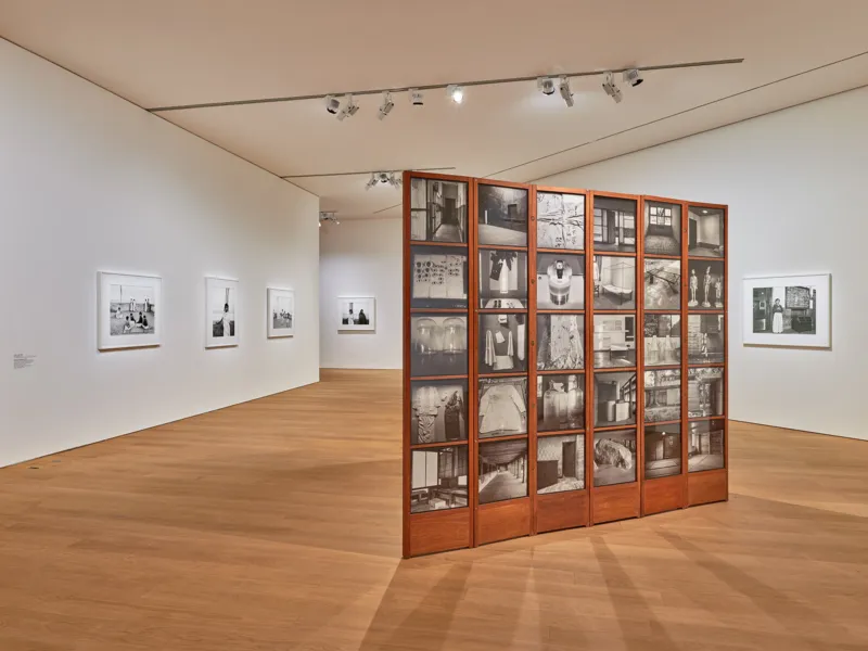 Vue de l'exposition "Dayanita Singh. Dancing with my Camera", 12.05 – 10.09.2023 Mudam Luxembourg © Photo : Studio Rémi Villaggi | Mudam Luxembourg