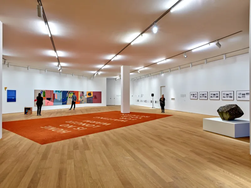 Vue de l'exposition "Freigeister. Fragments d’une scène artistique au Luxembourg et au-delà", 11.11.2021 – 27.02.2022, Mudam Luxembourg © Photo : Rémi Villaggi | Mudam Luxembourg