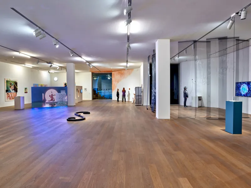Vue de l'exposition "Freigeister. Fragments d’une scène artistique au Luxembourg et au-delà", 11.11.2021 – 27.02.2022, Mudam Luxembourg © Photo : Rémi Villaggi | Mudam Luxembourg