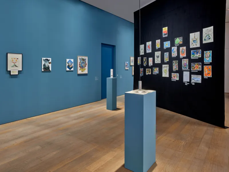 Vue de l'exposition "Freigeister. Fragments d’une scène artistique au Luxembourg et au-delà", 11.11.2021 – 27.02.2022, Mudam Luxembourg © Photo : Rémi Villaggi | Mudam Luxembourg