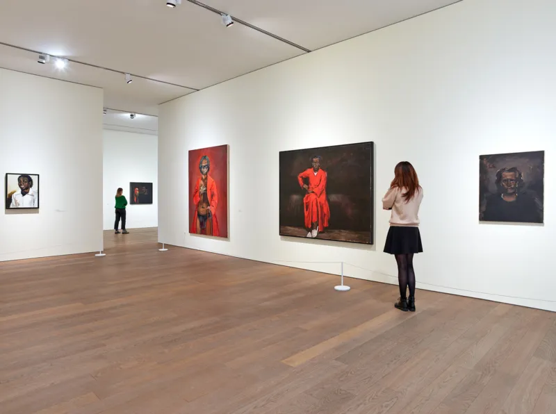 Vue de l'exposition "Lynette Yiadom-Boakye. Fly In League With The Night", 01.04 – 05.09.2022, Mudam Luxembourg