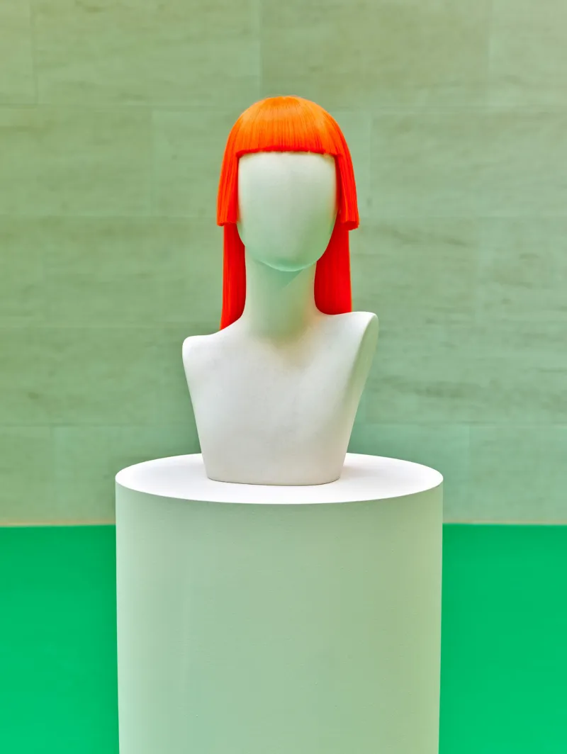 Sin Wai Kin, ‘The Storyteller outside’, 2023. Jesmonite bust, synthetic wig. Courtesy of the artist and Soft Opening, London. View of the exhibition ‘Sin Wai Kin. Portraits’, 29.03 – 09.06.2024 Mudam Luxembourg © Photo: Rémi Villaggi – Metz | Mudam Luxembourg