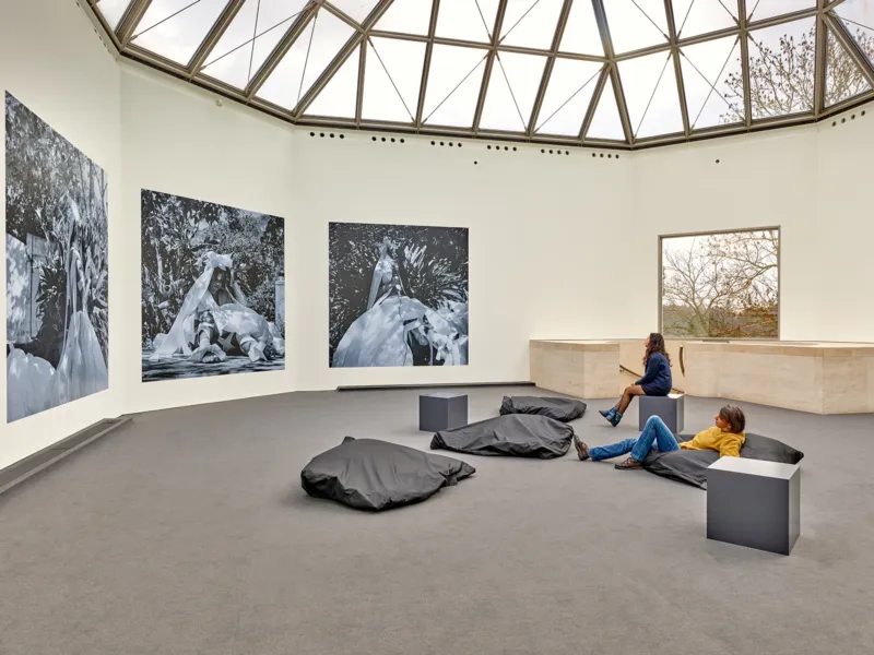 Vue de l'exposition "Tourmaline. Pleasure and Pollinator", 03.03 – 15.10.2023 Mudam Luxembourg © Photo : Studio Rémi Villaggi | Mudam Luxembourg