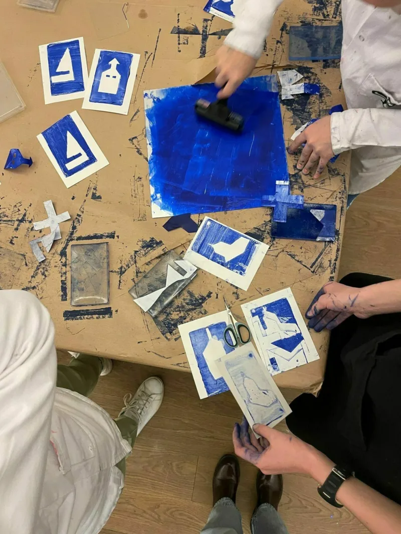 A serigraphy workshop for kids at Mudam.
