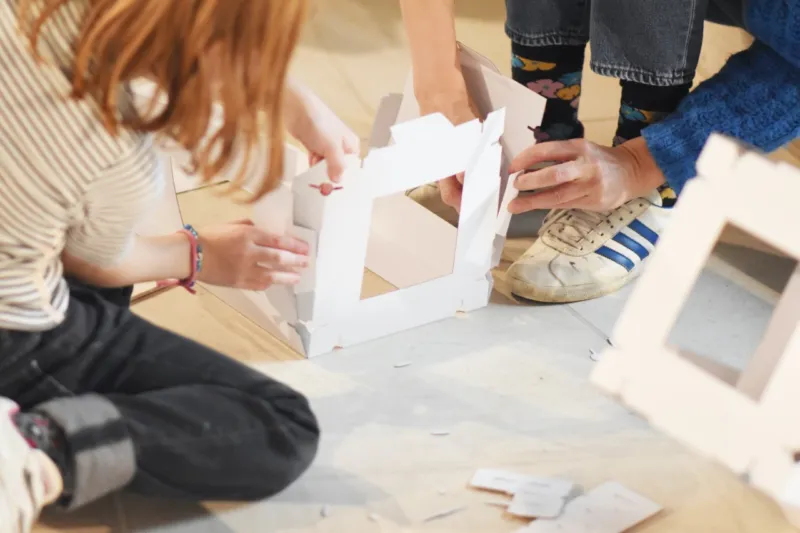 Kids paper workshop at Mudam.