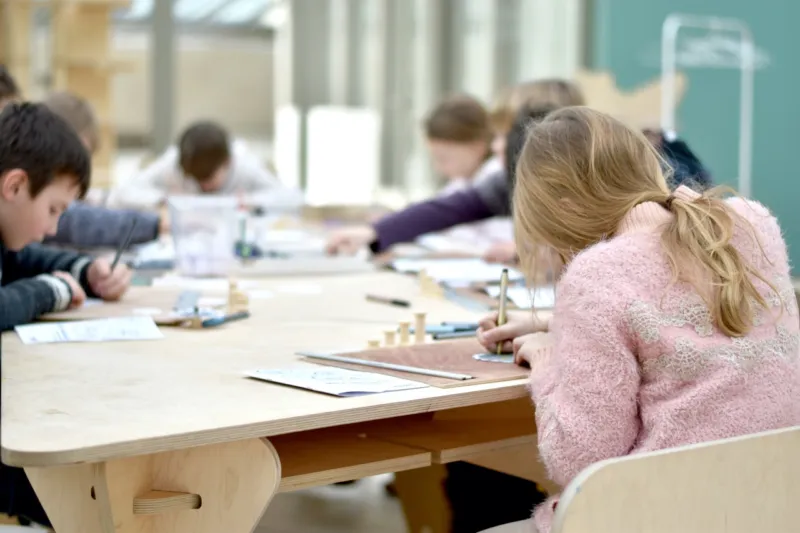Kids drawing workshop at Mudam.