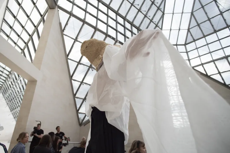 Darius Dolatyari-Dolatdoust. PARADES, 10.04.2022, Performances at Mudam Luxembourg. Photo: Simon Verjus | Mudam Luxembourg
