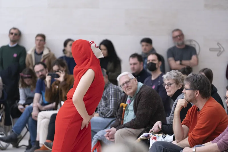 Darius Dolatyari-Dolatdoust. PARADES, 10.04.2022, Performances at Mudam Luxembourg. Photo: Simon Verjus | Mudam Luxembourg