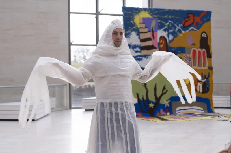 Darius Dolatyari-Dolatdoust. PARADES, 10.04.2022, Performances at Mudam Luxembourg. Photo: Simon Verjus | Mudam Luxembourg