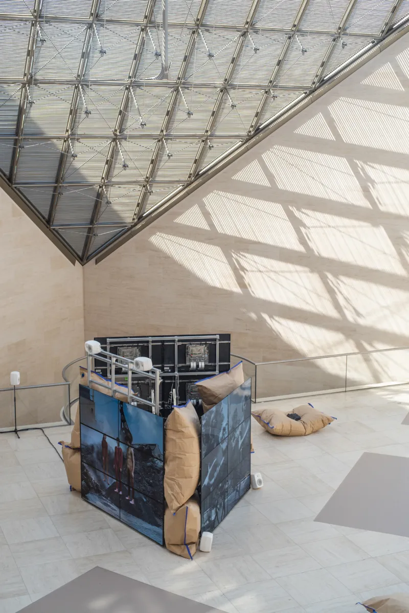Vue de l'exposition "Cecilia Bengolea. Deary Steel", 14.05 – 29.05.2022, Mudam Luxembourg © Photo : Simon Verjus | Mudam Luxembourg