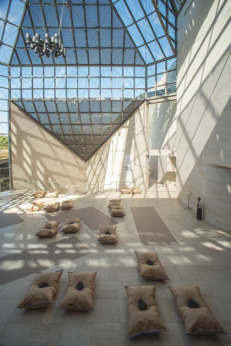 Vue de l'exposition "Cecilia Bengolea. Deary Steel", 14.05 – 29.05.2022, Mudam Luxembourg © Photo : Simon Verjus | Mudam Luxembourg