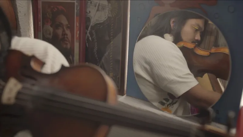 Film still from “Si Pudiera Desear Algo”
