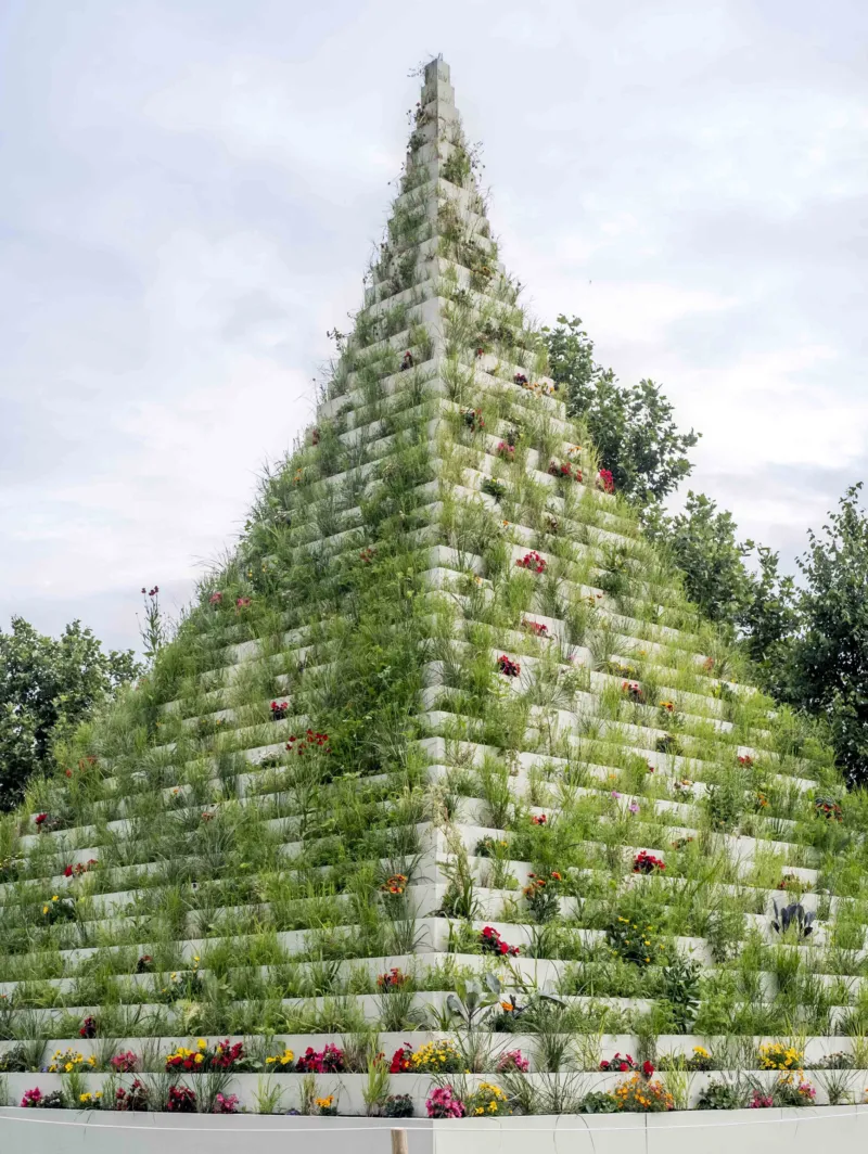 Agnes Denes, ‘The Living Pyramid’, 2015. Wood, soil, plants. 30 x 30 x 30 feet. Documenta 14, Kassel, Germany © Agnes Denes. Courtesy Leslie Tonkonow Artworks+ Projects. Photo: Matthias Voelzke