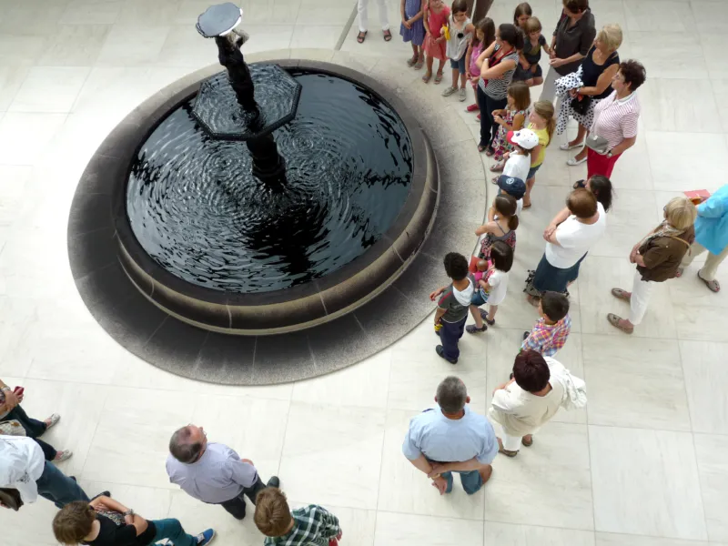The educational program revolves around the museum’s exhibitions and collection: guided tours, lectures, workshops, small publications or school projects.