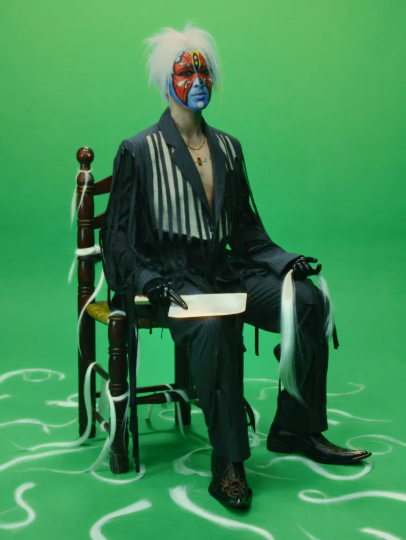 Sin Wai Kin, ‘Change’, 2023. Vidéo 4K, couleur, silencieux. 10 min 1 sec. Éd. 1/5 + 2 EA. Collection Mudam Luxembourg – Musée d’Art Moderne Grand-Duc Jean Donation 2023 – Baloise © Photo: Courtesy de l’artiste et de Soft Opening, Londres
