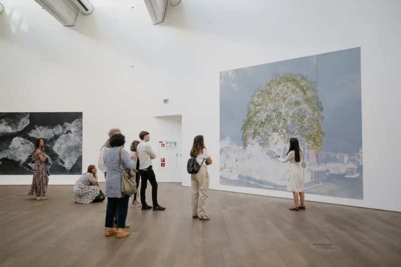 Visite de l'exposition de Tacita Dean au Mudam, 09.07.2022 – 05.02.2023 © Photo : Marion Dessard | Mudam Luxembourg