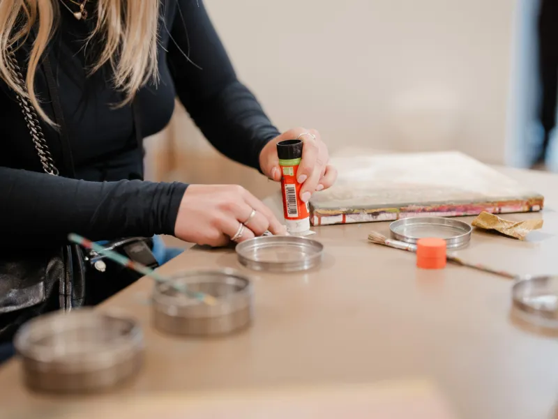 A person participating in a workshop at Mudam.