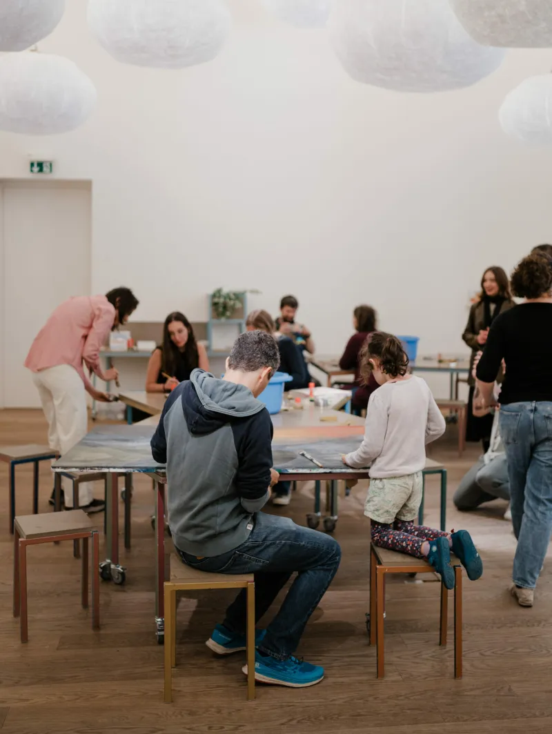 A family participating in a workshop at Mudam.