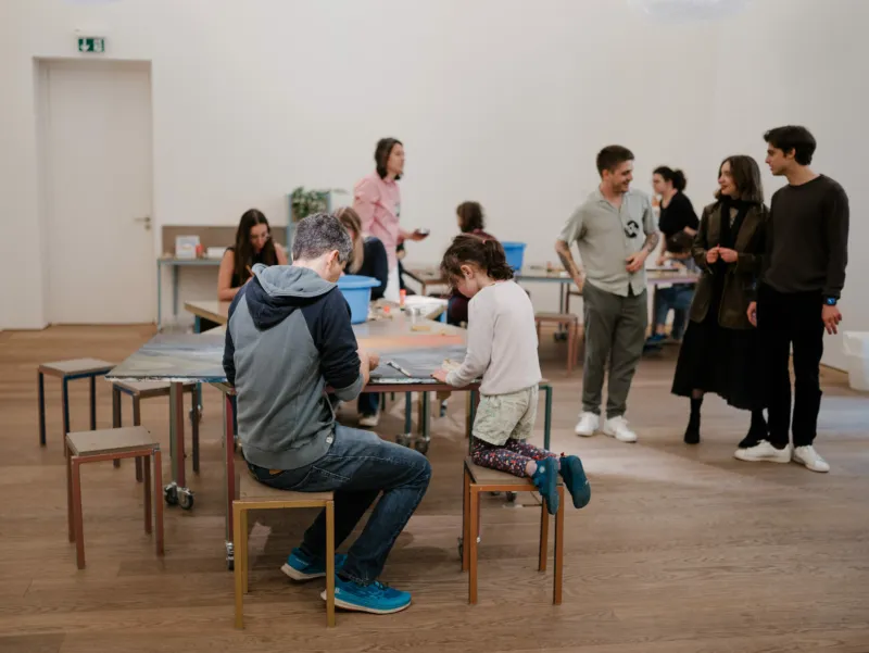 A family participating in a workshop at Mudam.