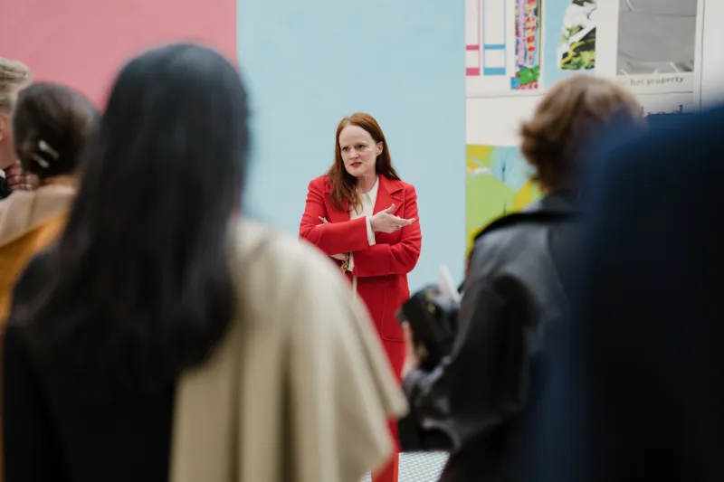 Bettina Steinbrügge, director of Mudam, presenting the work "SINNMASCHINE" by Michel Majerus.
