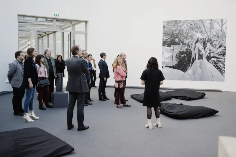 Visite guidée de l'exposition "Tourmaline. Pleasure and Pollinator", 03.03 – 15.10.2023 Mudam Luxembourg © Photo : Marion Dessard | Mudam Luxembourg
