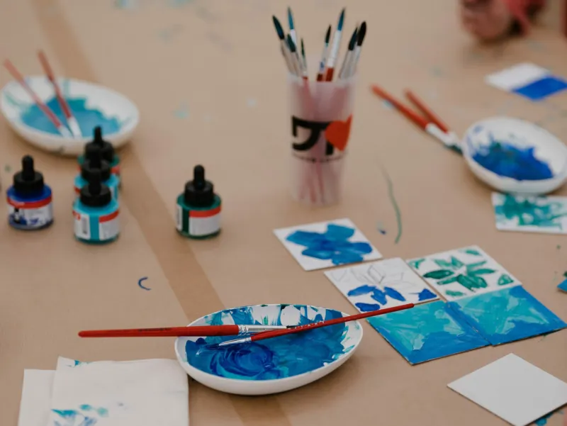 Tools for a painting workshop at Mudam. Photo: Marion Dessard © Mudam Luxembourg