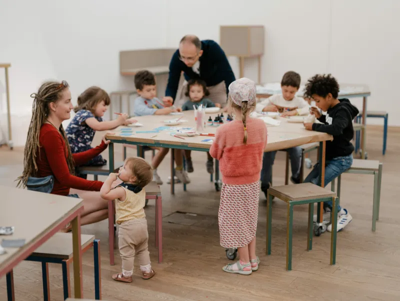 Kids participating in a workshop at Mudam.